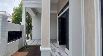 Jual Rumah Baru Model Classic Modern di Jalan Candi Mendut Kota Malang