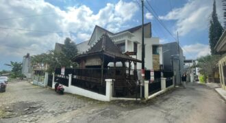 Homestay Villa dijual di Jalan Abdul Gani kota Batu dekat Musium Angkut dan Aston Hotel