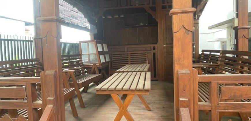 Homestay Villa dijual di Jalan Abdul Gani kota Batu dekat Musium Angkut dan Aston Hotel
